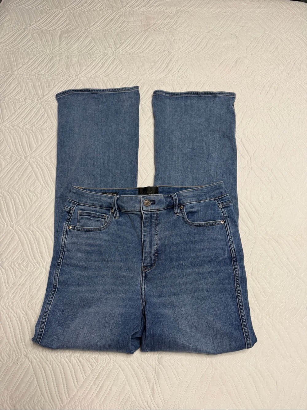 White House Black Market Women’s Stretch Blue Stonewashed Denim Jeans. Size 10